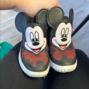 Disney Mickey Mouse boys sneakers 9 EUC